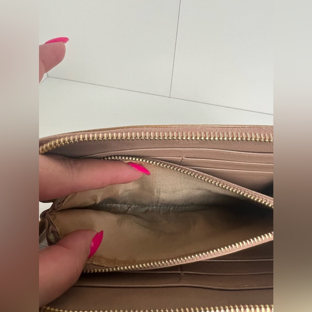 PRADA WALLET - Picture 6 of 8